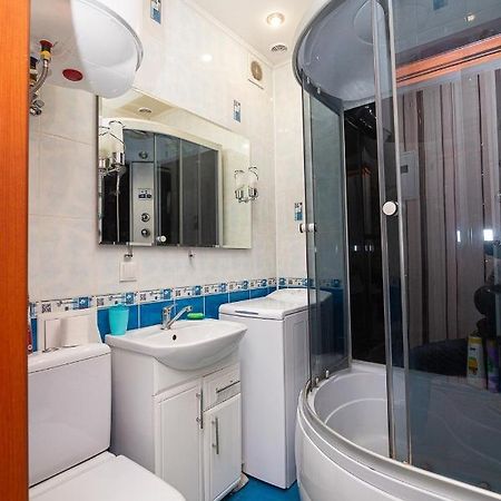Comfortable Apartments On Hrushevskogo Street Near 16 City Hospital Днепър Екстериор снимка