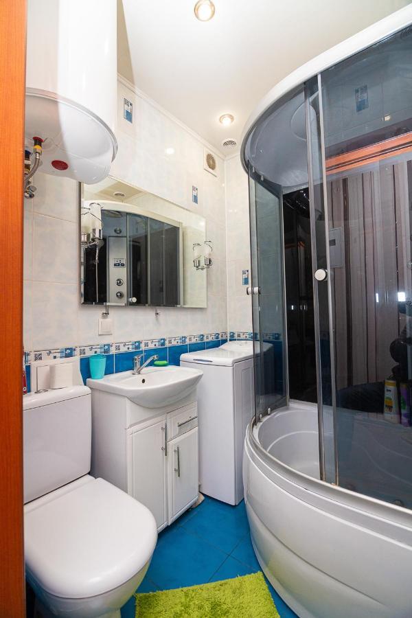 Comfortable Apartments On Hrushevskogo Street Near 16 City Hospital Днепър Екстериор снимка