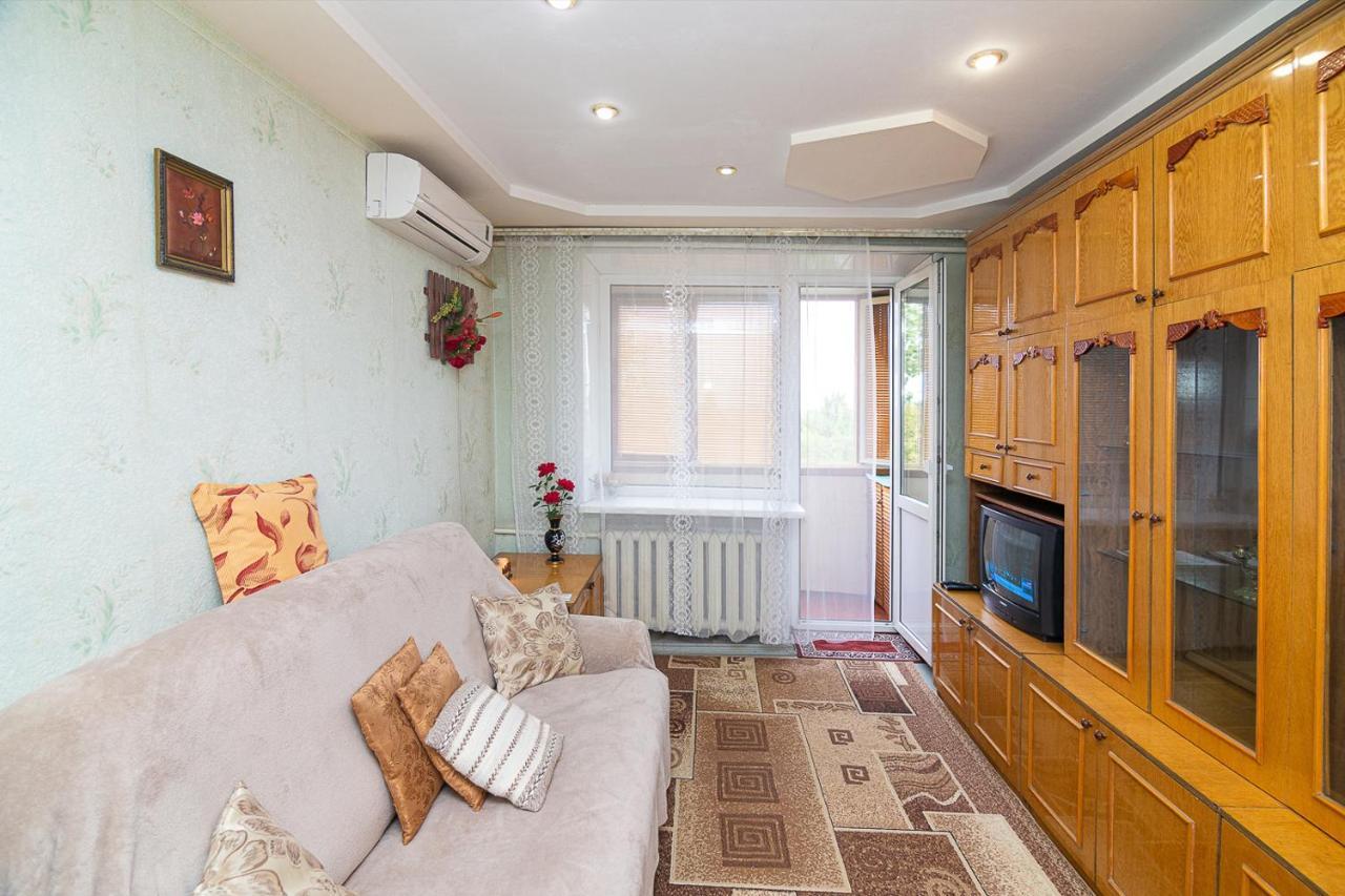 Comfortable Apartments On Hrushevskogo Street Near 16 City Hospital Днепър Екстериор снимка